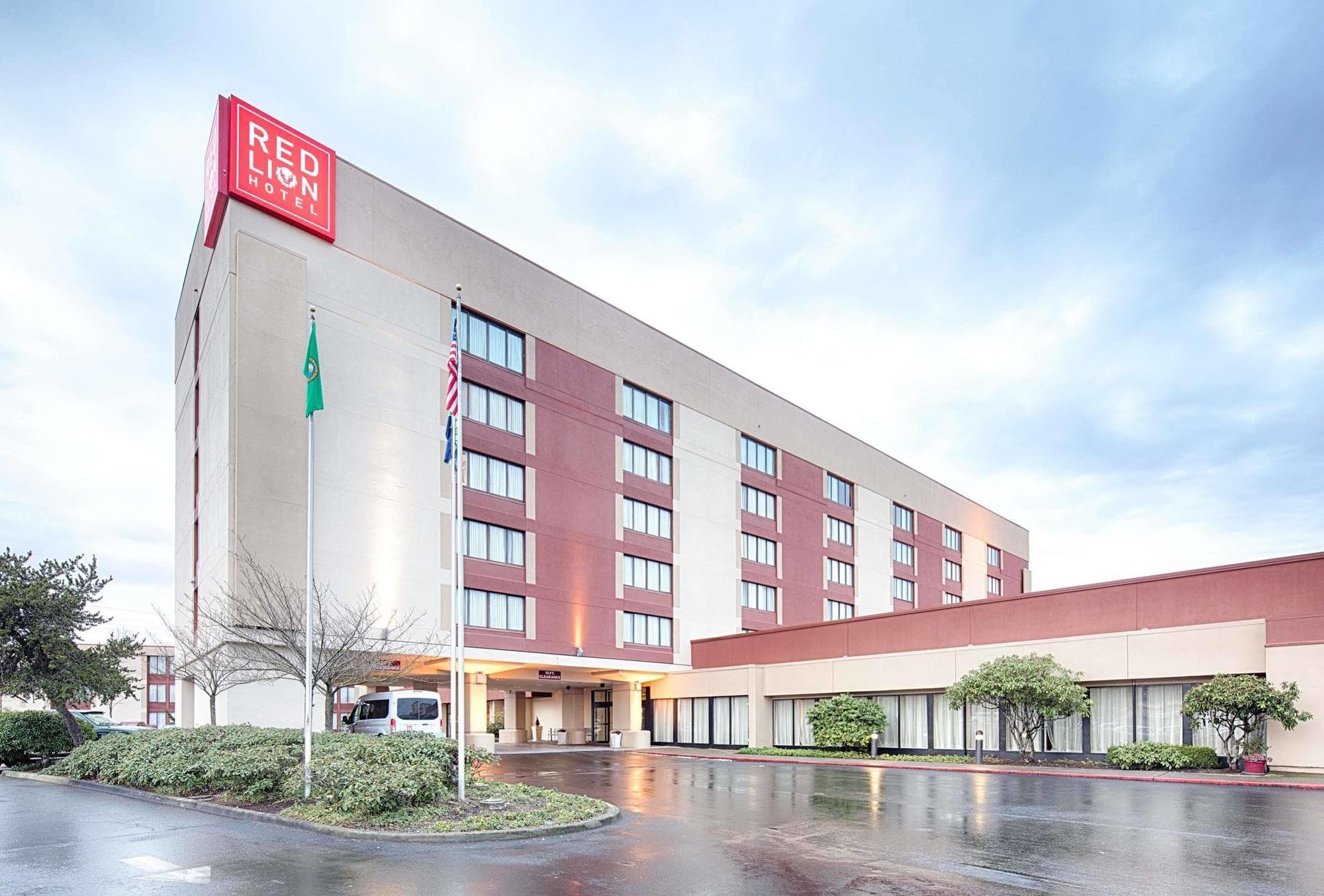 Red Lion Hotel & Conference Center - Seattle/Рентън Екстериор снимка